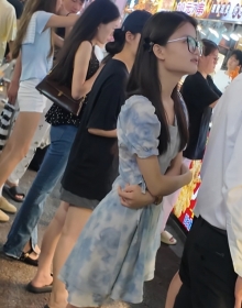 【XZDCS】a41抄底无内大爆毛眼镜妹和男友逛夜市