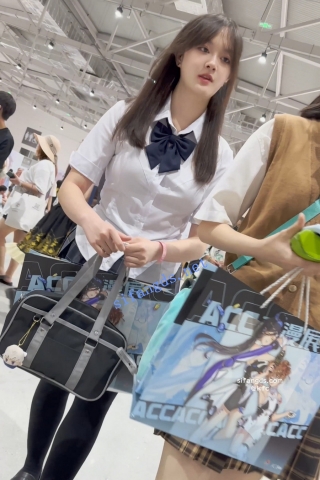 trump1245【KFC】制服JK学生妹挂逛街·短裙过膝袜淡蓝色内内前后CD