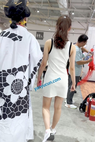 trump1421【KFC】吊带长裙美女和闺蜜逛街·白色微透内内前后CD