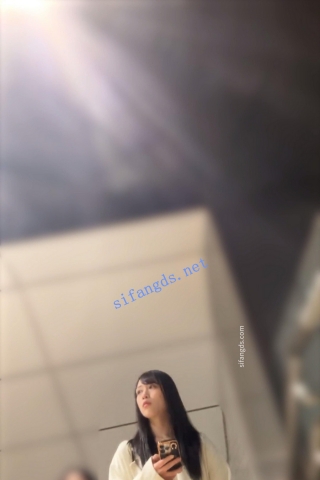 【日产精选】026纯白羊毛裙美女地铁被CD全透气蕾丝丁字裤