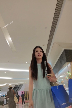 XM737绿色连衣裙小姐姐和闺蜜逛街，一次性安睡裤
