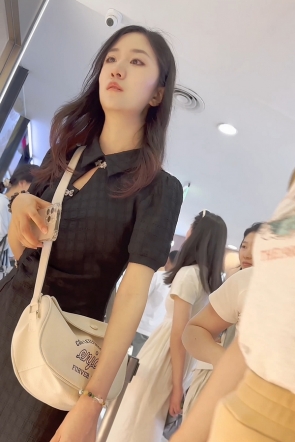 trump1592【KFC】长裙靓女下班逛街·肉色丝袜灰色内CD
