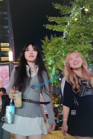 XM445白色JK美女和朋友们逛街，白色内内