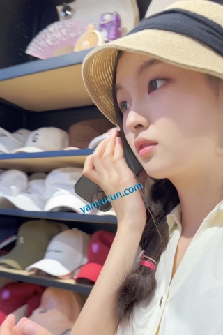 trump1401【KFC】极品甜妹·超清纯双马尾·白长裙淡紫色内·丑男友爽死