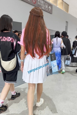 trump1422【KFC】短裙学生妹和闺蜜逛街·身材高挑·肉色丝袜灰色窄内