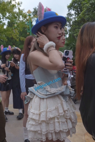 (BC-AA-658)公主裙小姐姐拍照走光..抄底浅黄内夹出13缝