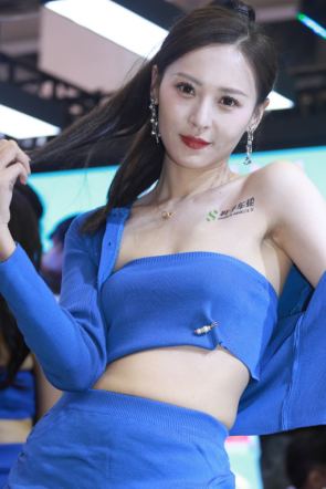 小龙鼠蓝衣绝美写真